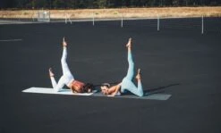 Tunturi TPE Yogamat - Fitnessmat 4mm Dik - Zwart Koord - Blauw - Incl. Gratis Fitness App -Tunturi 1200x724